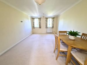 LIVING ROOM- click for photo gallery